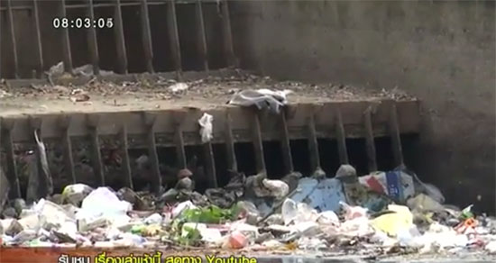 สั่งเร่งแก้ ! คลองเตยน้ำเน่าเสียหนัก ส่งกลิ่นเหม็นรุนแรง สั่งเร่งแก้ ! คลองเตยน้ำเน่าเสียหนัก ส่งกลิ่นเหม็นรุนแรง