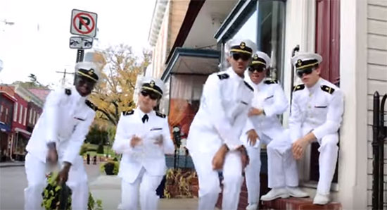 มันโจ๊ะมาก ทหารเรือมะกันอัดคลิปเต้นในเครื่องแบบ สัปดาห์เดียว 2 ล้านวิว ! มันโจ๊ะมาก ทหารเรือมะกันอัดคลิปเต้นในเครื่องแบบ สัปดาห์เดียว 2 ล้านวิว !