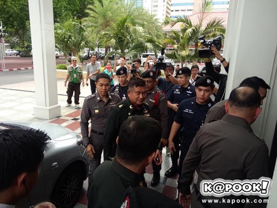 คุมเข้ม พล.ท. มนัส พร้อมพวก 88 คน ขึ้นศาลอาญา คดีค้าโรฮีนจา คุมเข้ม พล.ท. มนัส พร้อมพวก 88 คน ขึ้นศาลอาญา คดีค้าโรฮีนจา