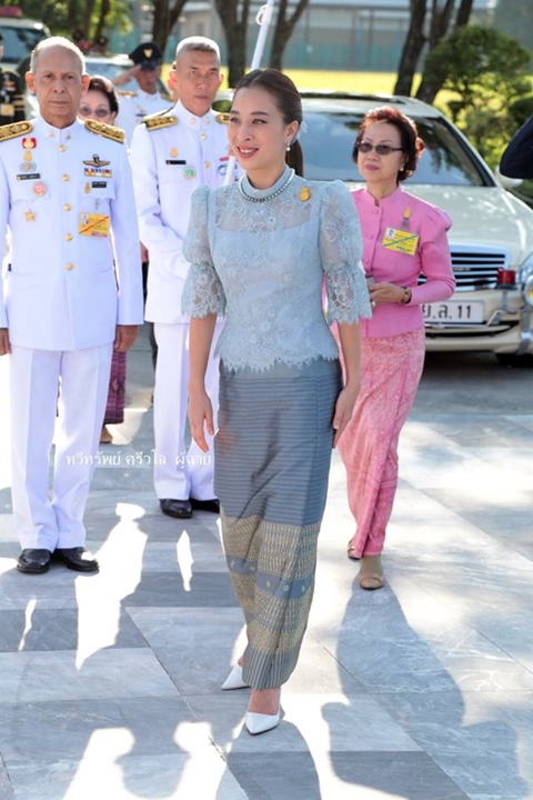 องค์ภาฯ เสด็จทรงบำเพ็ญพระกุศล ปล่อยปลา ในโอกาสวันคล้ายวันประสูติ องค์ภาฯ เสด็จทรงบำเพ็ญพระกุศล ปล่อยปลา ในโอกาสวันคล้ายวันประสูติ