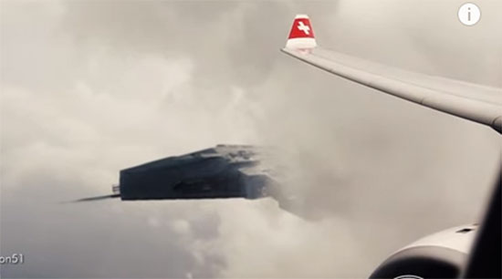 โลกออนไลน์แชร์คลิปผู้โดยสารเครื่องบินถ่ายติด UFO เห็นชัดยังกะหนังไซ-ไฟ โลกออนไลน์แชร์คลิปผู้โดยสารเครื่องบินถ่ายติด UFO เห็นชัดยังกะหนังไซ-ไฟ