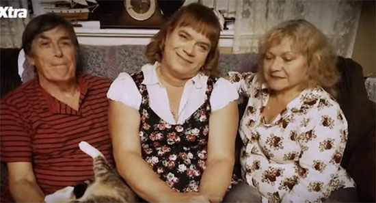 พ่อวัย 46 ตัดสินใจทิ้งเมีย-ลูก เพื่อใช้ชีวิตเป็นเด็กหญิง 6 ขวบ พ่อวัย 46 ตัดสินใจทิ้งเมีย-ลูก เพื่อใช้ชีวิตเป็นเด็กหญิง 6 ขวบ