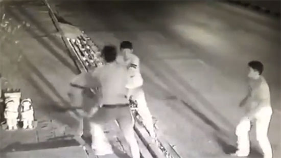 สั่งล่าแก๊งวัยรุ่นโหด รุมสกรัมอริ 6 รุม 1 - แม่บินกลับจากเยอรมนี ร่วมงานศพลูก สั่งล่าแก๊งวัยรุ่นโหด รุมสกรัมอริ 6 รุม 1 - แม่บินกลับจากเยอรมนี ร่วมงานศพลูก