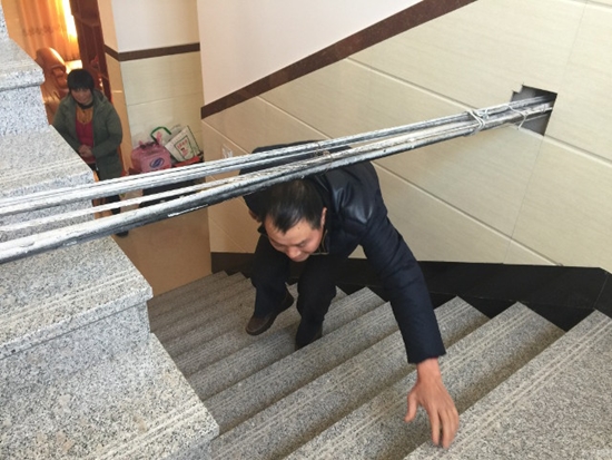 อึ้งแรง จีนสร้างบ้านครอบสายไฟฟ้า พาดผ่ากลางตัวบ้าน-เดินผ่านต้องลอด อึ้งแรง จีนสร้างบ้านครอบสายไฟฟ้า พาดผ่ากลางตัวบ้าน-เดินผ่านต้องลอด