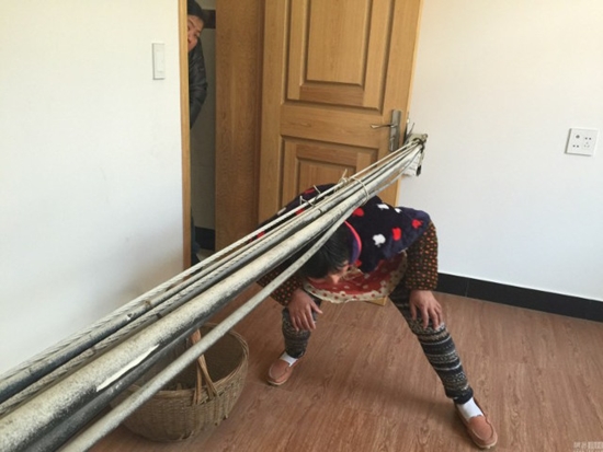 อึ้งแรง จีนสร้างบ้านครอบสายไฟฟ้า พาดผ่ากลางตัวบ้าน-เดินผ่านต้องลอด อึ้งแรง จีนสร้างบ้านครอบสายไฟฟ้า พาดผ่ากลางตัวบ้าน-เดินผ่านต้องลอด