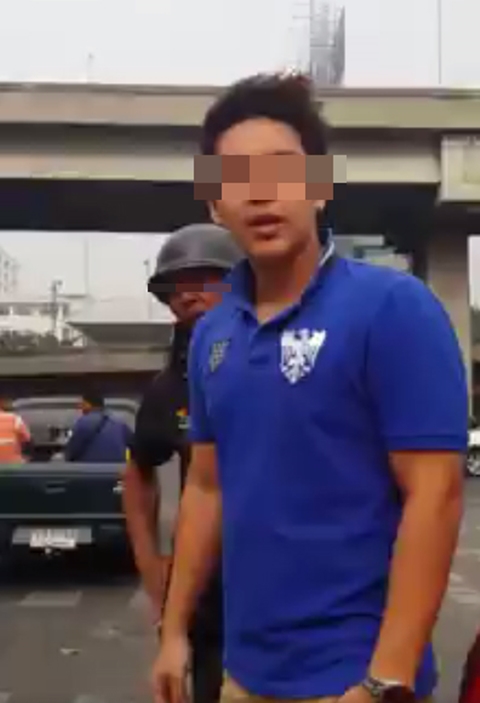 ขุดสนั่น ! ชาวเน็ตแฉวีรกรรม ดีเจหนุ่ม ถอยรถชนเก๋ง มีประเด็นอีกเยอะ !! ขุดสนั่น ! ชาวเน็ตแฉวีรกรรม ดีเจหนุ่ม ถอยรถชนเก๋ง มีประเด็นอีกเยอะ !!