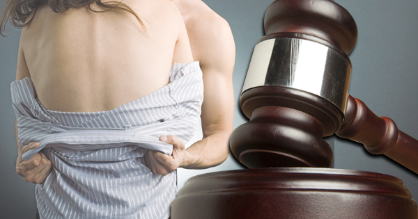 ศาลสั่งผัว-เมียน้อยจ่ายชดเชยเมียหลวง หลังจับมือเล่นชู้ ผัวรับโดยดีเมียแก่-อ้วน ศาลสั่งผัว-เมียน้อยจ่ายชดเชยเมียหลวง หลังจับมือเล่นชู้ ผัวรับโดยดีเมียแก่-อ้วน