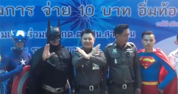 ชื่นชม ! เหล่ายอดมนุษย์ รวมตัวจำหน่ายอาหารราคาถูกช่วยประชาชน ชื่นชม ! เหล่ายอดมนุษย์ รวมตัวจำหน่ายอาหารราคาถูกช่วยประชาชน