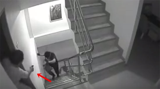 โจรบุกปล้นร้านเพชรกลางดึก โดนเจ้าของร้านยิงดับ (มีคลิป) โจรบุกปล้นร้านเพชรกลางดึก โดนเจ้าของร้านยิงดับ (มีคลิป)