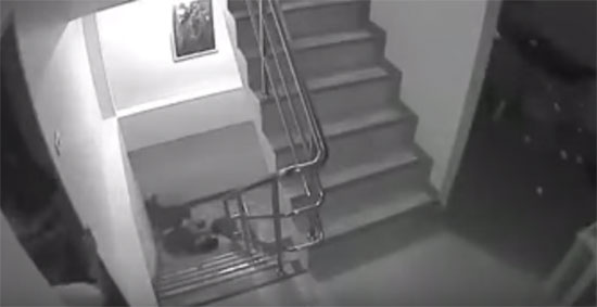 โจรบุกปล้นร้านเพชรกลางดึก โดนเจ้าของร้านยิงดับ (มีคลิป) โจรบุกปล้นร้านเพชรกลางดึก โดนเจ้าของร้านยิงดับ (มีคลิป)