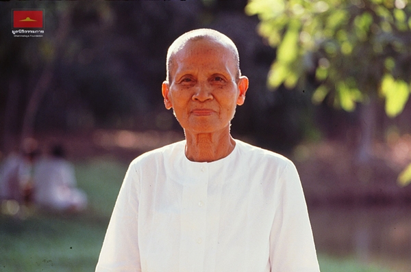 แชร์ว่อน ! แม่ชีจันทร์ แม่ชีปัดระเบิด ในคลิปเรื่องเล่าพระธัมมชโย คือใคร ? แชร์ว่อน ! แม่ชีจันทร์ แม่ชีปัดระเบิด ในคลิปเรื่องเล่าพระธัมมชโย คือใคร ?