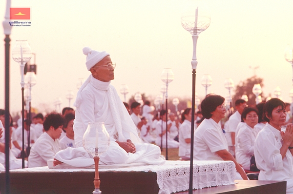 แชร์ว่อน ! แม่ชีจันทร์ แม่ชีปัดระเบิด ในคลิปเรื่องเล่าพระธัมมชโย คือใคร ? แชร์ว่อน ! แม่ชีจันทร์ แม่ชีปัดระเบิด ในคลิปเรื่องเล่าพระธัมมชโย คือใคร ?