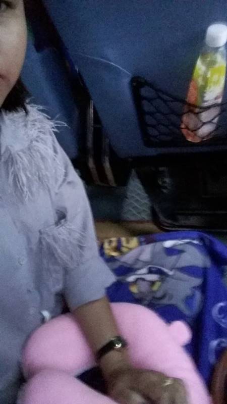 สาวโวย ! นี่หรือที่นั่ง V.I.P. ซื้อตั๋วรถทัวร์อย่างแพง เจอแค่เสื่อกับผ้าห่ม สาวโวย ! นี่หรือที่นั่ง V.I.P. ซื้อตั๋วรถทัวร์อย่างแพง เจอแค่เสื่อกับผ้าห่ม