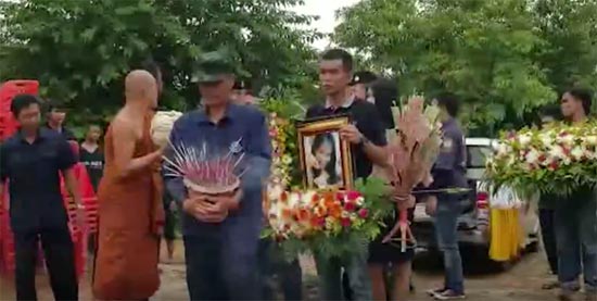 คลิปงานเผาศพ ครูอิ๋ว จุฬารัตน์ ตามพิธีโบราณ ส่งดวงวิญญาณสู่สุคติ คลิปงานเผาศพ ครูอิ๋ว จุฬารัตน์ ตามพิธีโบราณ ส่งดวงวิญญาณสู่สุคติ