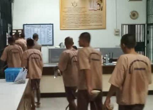 7 โจ๋ฆ่าชายพิการปฏิเสธทุกข้อหา-ยันสู้คดี ครอบครัวเหยื่อหวั่นได้ประกันตัว 7 โจ๋ฆ่าชายพิการปฏิเสธทุกข้อหา-ยันสู้คดี ครอบครัวเหยื่อหวั่นได้ประกันตัว