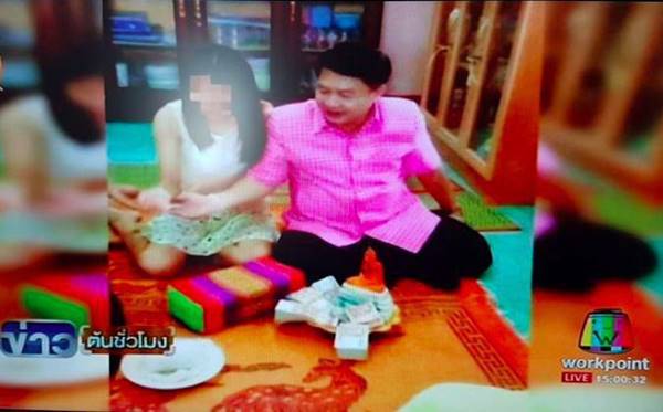 หมอเปรม จับนักข่าวที่มารอสัมภาษณ์เรื่องแต่งงานเด็ก ม.5 แก้ผ้า-ถ่ายรูป หมอเปรม จับนักข่าวที่มารอสัมภาษณ์เรื่องแต่งงานเด็ก ม.5 แก้ผ้า-ถ่ายรูป