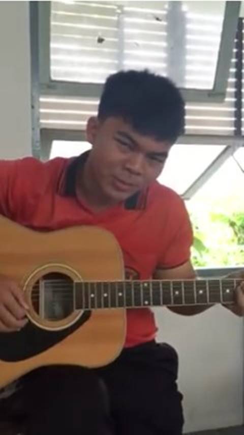 แชร์หนักมาก ! หนุ่มเล่นกีตาร์จีบสาว โชว์เพลง แชร์หนักมาก ! หนุ่มเล่นกีตาร์จีบสาว โชว์เพลง