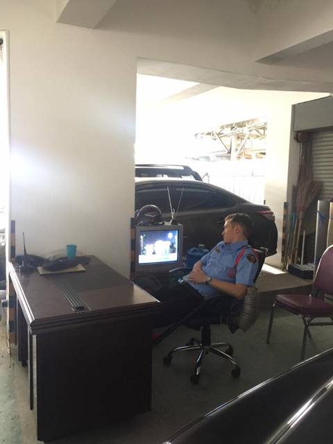 หล่ออะไรเบอร์นั้น ! รปภ. ตึกรอยัล ลี ถนนศรีนครินทร์ อย่างกับนายแบบ หล่ออะไรเบอร์นั้น ! รปภ. ตึกรอยัล ลี ถนนศรีนครินทร์ อย่างกับนายแบบ