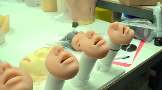 เบื้องหลังการผลิตตุ๊กตายาง กว่าจะสวยพร้อมใช้งานก็ผ่านความหลอนไม่เบา ! เบื้องหลังการผลิตตุ๊กตายาง กว่าจะสวยพร้อมใช้งานก็ผ่านความหลอนไม่เบา ! เบื้องหลังการผลิตตุ๊กตายาง กว่าจะสวยพร้อมใช้งานก็ผ่านความหลอนไม่เบา !