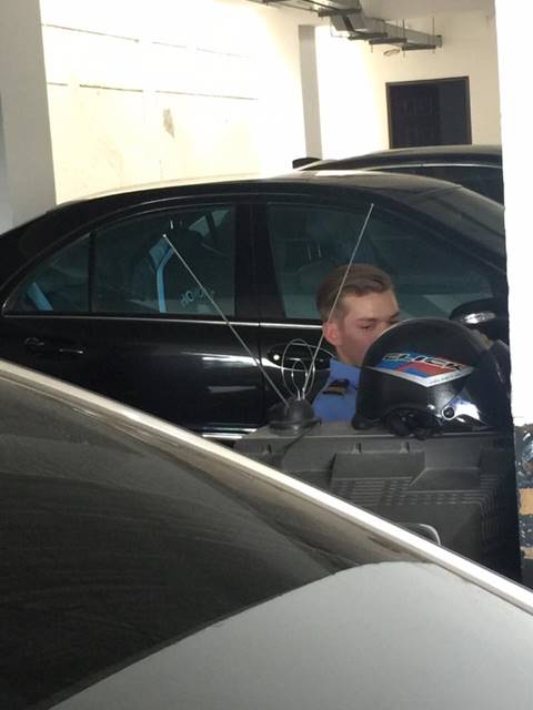 หล่ออะไรเบอร์นั้น ! รปภ. ตึกรอยัล ลี ถนนศรีนครินทร์ อย่างกับนายแบบ หล่ออะไรเบอร์นั้น ! รปภ. ตึกรอยัล ลี ถนนศรีนครินทร์ อย่างกับนายแบบ