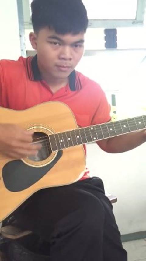 แชร์หนักมาก ! หนุ่มเล่นกีตาร์จีบสาว โชว์เพลง แชร์หนักมาก ! หนุ่มเล่นกีตาร์จีบสาว โชว์เพลง