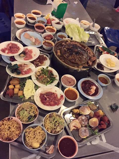 ร้านบุฟเฟ่ต์ขอระบาย เจอลูกค้ารุมด่า หลังปรับเงินค่าทานเหลือ 100 บาท ร้านบุฟเฟ่ต์ขอระบาย เจอลูกค้ารุมด่า หลังปรับเงินค่าทานเหลือ 100 บาท