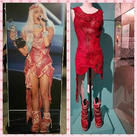 ร้านชาบูเสิร์ฟเนื้อแบบแหวกแนว พันเป็นเดรสเนื้อสไลซ์ให้บาร์บี้ เก๋ไก๋ซะไม่มี ร้านชาบูเสิร์ฟเนื้อแบบแหวกแนว พันเป็นเดรสเนื้อสไลซ์ให้บาร์บี้ เก๋ไก๋ซะไม่มี