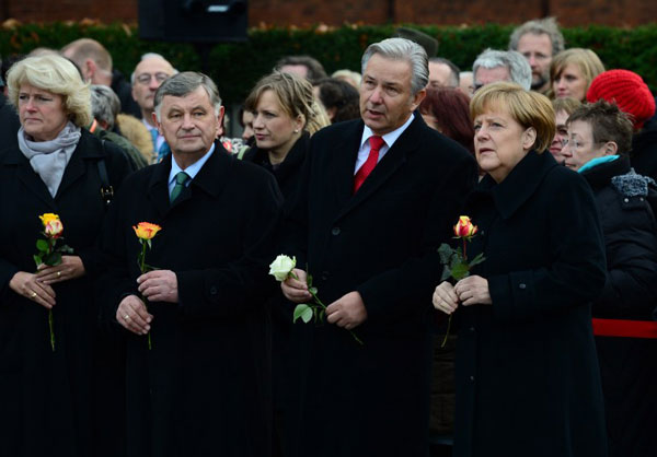 เยอรมนีจัดพิธีรำลึก 25 ปี การล่มสลายของกำแพงเบอร์ลิน เยอรมนีจัดพิธีรำลึก 25 ปี การล่มสลายของกำแพงเบอร์ลิน