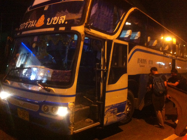 แทบเอาชีวิตไม่รอด ! นั่งรถทัวร์เจ๊เกียว-โชเฟอร์เมา ระทึกกันตลอดทาง แทบเอาชีวิตไม่รอด ! นั่งรถทัวร์เจ๊เกียว-โชเฟอร์เมา ระทึกกันตลอดทาง