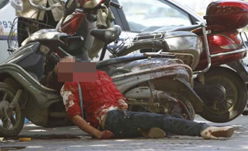 สยอง หนุ่มปาดคอแฟนสาวดับกลางถนน ก่อนกรีดข้อมือฆ่าตัวตาม สยอง หนุ่มปาดคอแฟนสาวดับกลางถนน ก่อนกรีดข้อมือฆ่าตัวตาม