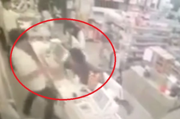 คลิปโจ๋เลือดร้อน ชกพนักงานเซเว่นฯ ถามมีตี_ขายไหม ก่อนได้ตามที่ขอ คลิปโจ๋เลือดร้อน ชกพนักงานเซเว่นฯ ถามมีตี_ขายไหม ก่อนได้ตามที่ขอ