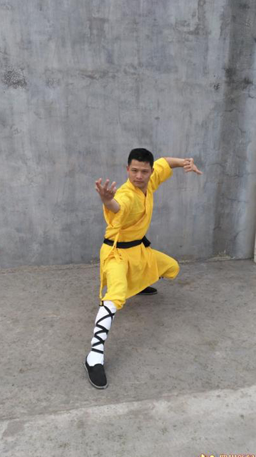 หนุ่มโชว์วิชากังฟูเส้าหลิน นอนบนหอก-สว่านเจาะหัว ไม่บาดเจ็บสักกะนิด ! หนุ่มโชว์วิชากังฟูเส้าหลิน นอนบนหอก-สว่านเจาะหัว ไม่บาดเจ็บสักกะนิด !