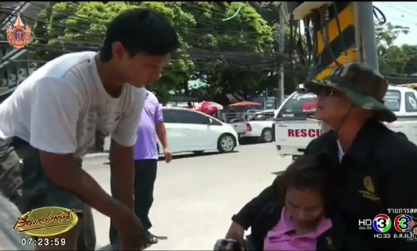 หนุ่ม 19 ติดเกม ฉุนแฟนมาตามไปกินข้าว ตีเข่าใส่สลบเหมือด หนุ่ม 19 ติดเกม ฉุนแฟนมาตามไปกินข้าว ตีเข่าใส่สลบเหมือด