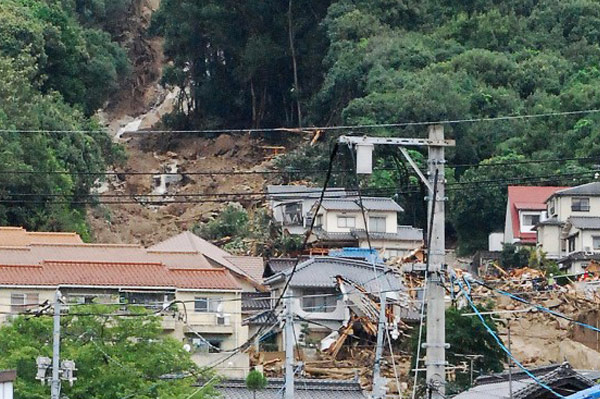 ดินถล่มในฮิโรชิมา ดับแล้ว 8 ราย หายนับสิบ ดินถล่มในฮิโรชิมา ดับแล้ว 8 ราย หายนับสิบ