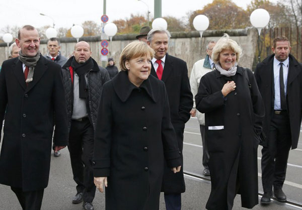 เยอรมนีจัดพิธีรำลึก 25 ปี การล่มสลายของกำแพงเบอร์ลิน เยอรมนีจัดพิธีรำลึก 25 ปี การล่มสลายของกำแพงเบอร์ลิน