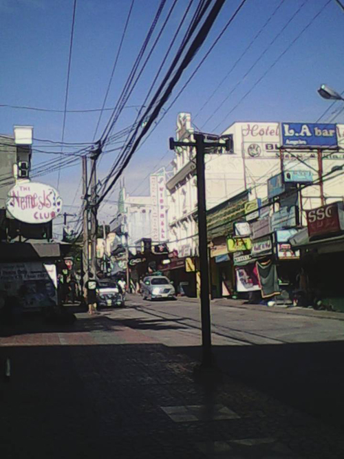 ยังจำได้ไหม ? หนุ่มเยอรมันขาบวมสุดแสบ โผล่อีก ! รอบนี้ไปขอทานฟิลิปปินส์ ยังจำได้ไหม ? หนุ่มเยอรมันขาบวมสุดแสบ โผล่อีก ! รอบนี้ไปขอทานฟิลิปปินส์