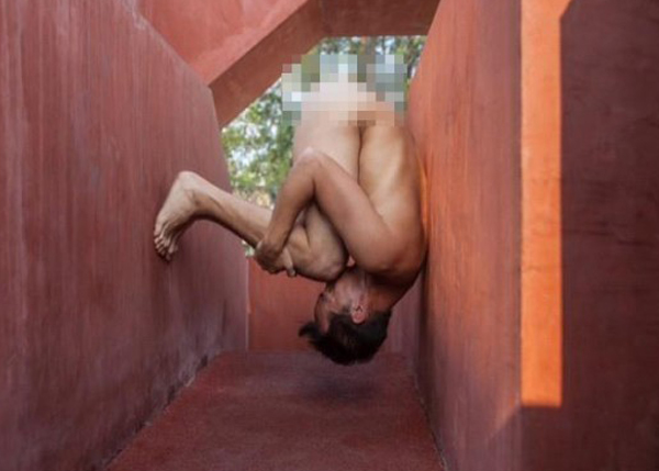 อนัน อันวา แจงเปลือยโชว์ท่ายาก เป็นศิลปะฟรีรันนิ่ง อนัน อันวา แจงเปลือยโชว์ท่ายาก เป็นศิลปะฟรีรันนิ่ง