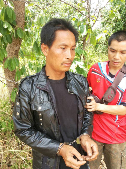 ผัวทนไม่ไหว เห็นเมียรักนอนกับชายอื่น คว้าไม้ฟาดชู้ถึงตาย ! ผัวทนไม่ไหว เห็นเมียรักนอนกับชายอื่น คว้าไม้ฟาดชู้ถึงตาย !