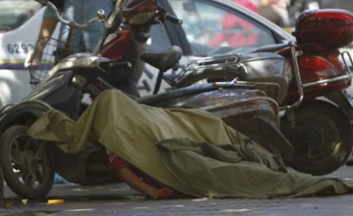 สยอง หนุ่มปาดคอแฟนสาวดับกลางถนน ก่อนกรีดข้อมือฆ่าตัวตาม สยอง หนุ่มปาดคอแฟนสาวดับกลางถนน ก่อนกรีดข้อมือฆ่าตัวตาม