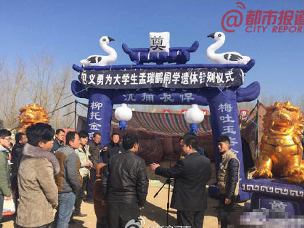 สุดเศร้า ฮีโร่หนุ่มสละชีพช่วยเด็กจมน้ำ แต่แม่เด็กกลับบอกอีกฝ่ายจมน้ำเอง สุดเศร้า ฮีโร่หนุ่มสละชีพช่วยเด็กจมน้ำ แต่แม่เด็กกลับบอกอีกฝ่ายจมน้ำเอง