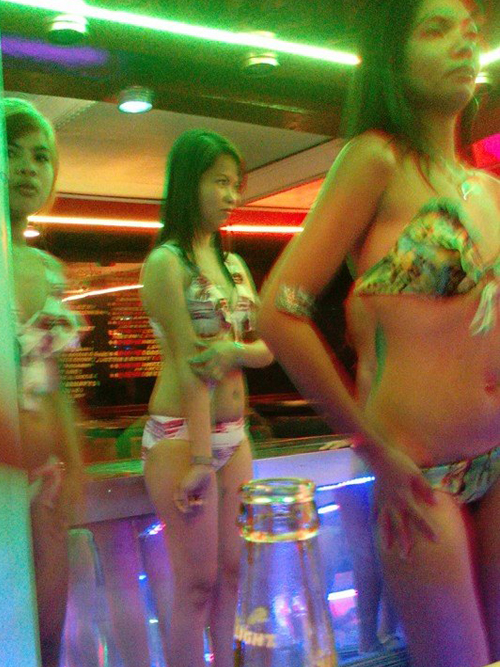 ยังจำได้ไหม ? หนุ่มเยอรมันขาบวมสุดแสบ โผล่อีก ! รอบนี้ไปขอทานฟิลิปปินส์ ยังจำได้ไหม ? หนุ่มเยอรมันขาบวมสุดแสบ โผล่อีก ! รอบนี้ไปขอทานฟิลิปปินส์