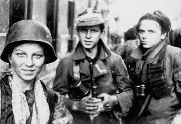 เปิดประวัติศาสตร์โหด 10 กองทัพจับเด็กไปตายในสนามรบ เปิดประวัติศาสตร์โหด 10 กองทัพจับเด็กไปตายในสนามรบ