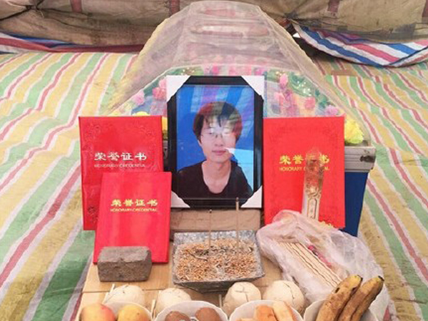 สุดเศร้า ฮีโร่หนุ่มสละชีพช่วยเด็กจมน้ำ แต่แม่เด็กกลับบอกอีกฝ่ายจมน้ำเอง สุดเศร้า ฮีโร่หนุ่มสละชีพช่วยเด็กจมน้ำ แต่แม่เด็กกลับบอกอีกฝ่ายจมน้ำเอง