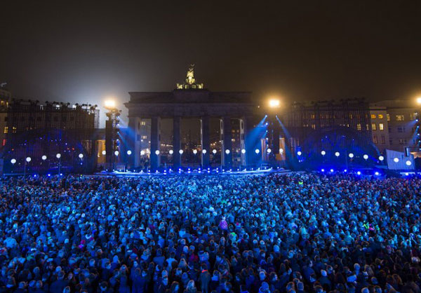 เยอรมนีจัดพิธีรำลึก 25 ปี การล่มสลายของกำแพงเบอร์ลิน เยอรมนีจัดพิธีรำลึก 25 ปี การล่มสลายของกำแพงเบอร์ลิน