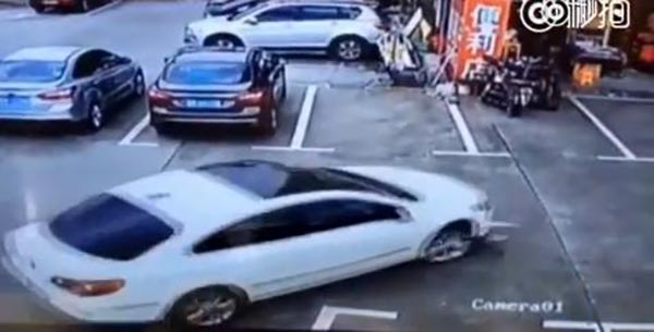 ขับรถเหยียบเด็ก ขับรถเหยียบเด็ก