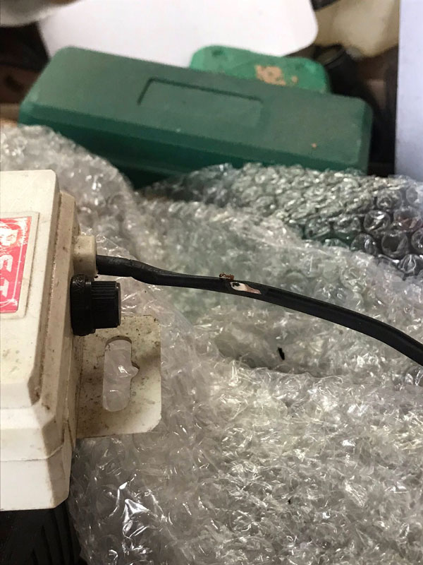 มดกินสายไฟ มดกินสายไฟ