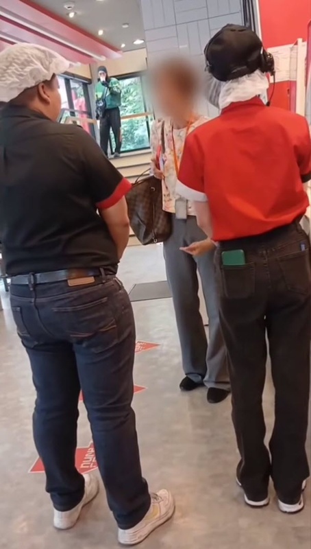 หญิงโวยพนักงาน ฉุนขอดูสลิป หญิงโวยพนักงาน ฉุนขอดูสลิป