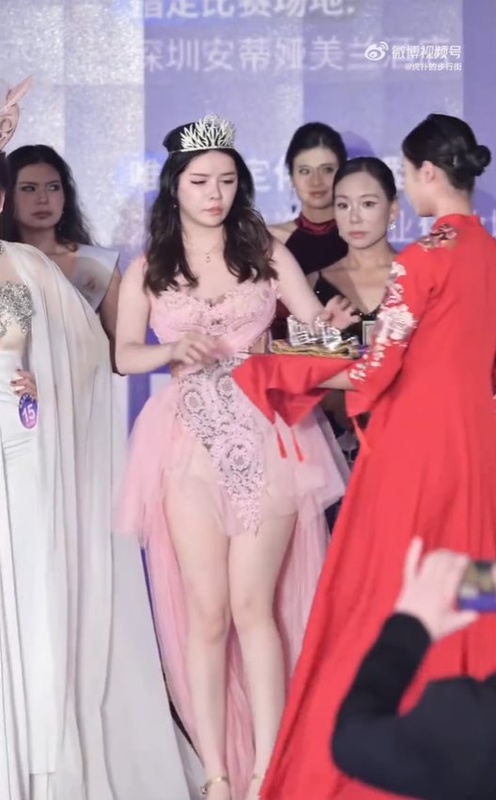 ประกวดนางงามในประเทศจีน สร้างความตกตะลึง หลังประกาศผลผู้ชนะ ประกวดนางงามในประเทศจีน สร้างความตกตะลึง หลังประกาศผลผู้ชนะ