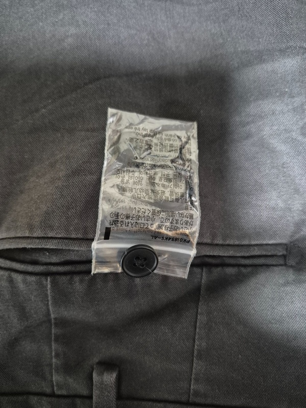 สาวซื้อกางเกงผู้ชาย เพียงแค่ล้วงกระเป๋าก็เจอของแถมที่คาดไม่ถึง สาวซื้อกางเกงผู้ชาย เพียงแค่ล้วงกระเป๋าก็เจอของแถมที่คาดไม่ถึง