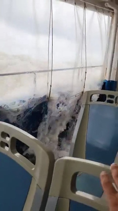 ระทึกหนัก ไต้ฝุ่นรากาซาถล่มฮ่องกง ระทึกหนัก ไต้ฝุ่นรากาซาถล่มฮ่องกง